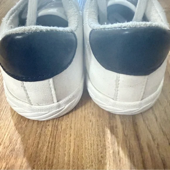 TOMMY BAHAMAS ladies, leather white sneaker size 6 1/2 very good condition - Picture 7 of 12